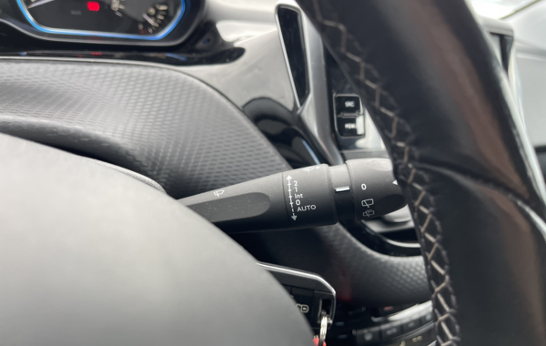 peugeot-2008-1-2-puretech-110ch-e6-c-allure-s-s-eat6 - 66868575