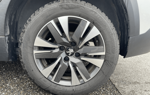 peugeot-2008-1-2-puretech-110ch-allure-s-s-eat6 - 68128575