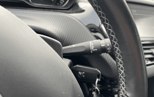 peugeot-2008-1-2-puretech-110ch-allure-s-s-eat6 - 68128575