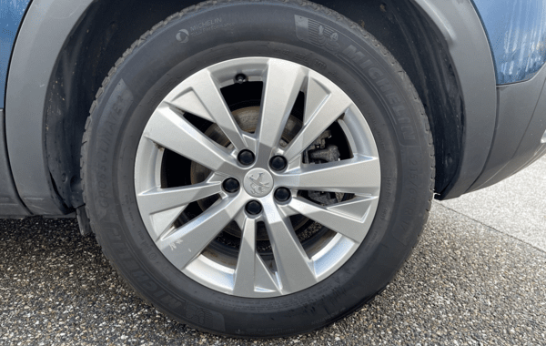 peugeot-3008-1-2-puretech-130ch-s-s-active-pack-eat8 - 68168575