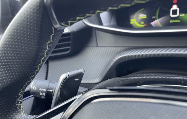 peugeot-208-1-2-puretech-130ch-s-s-gt-eat8 - 68308575