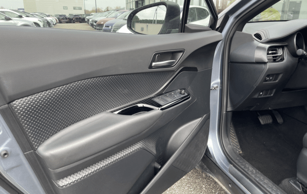 toyota-c-hr-1-8-hybride-122ch-design-e-cvt - 69938575