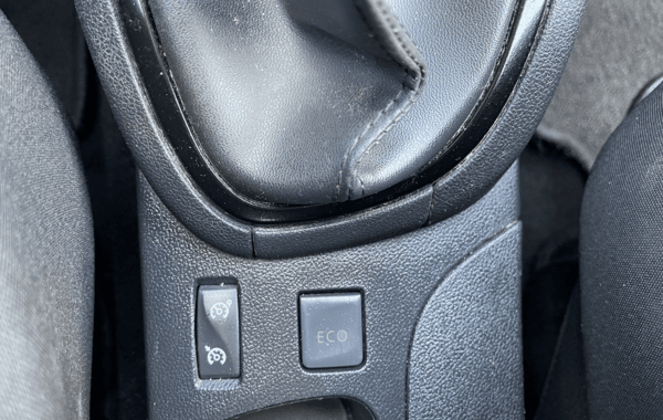 renault-clio-iv-0-9-tce-90ch-intens-euro6-2015 - 70208575