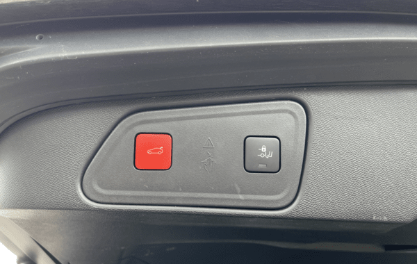 peugeot-3008-1-2-puretech-130ch-s-s-gt-pack-eat8 - 70288575