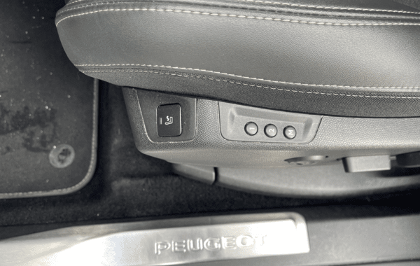 peugeot-3008-1-2-puretech-130ch-s-s-gt-pack-eat8 - 70288575