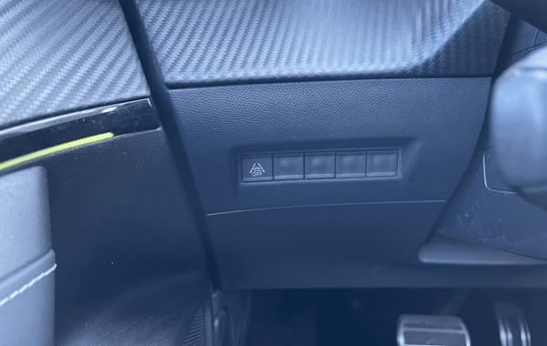 peugeot-2008-1-5-bluehdi-130ch-s-s-gt-eat8-125g - 70738575