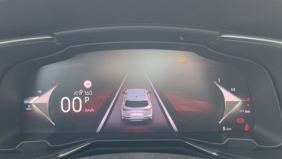 Combiné d’instruments d’un DS 7 BlueHDi 130 Performance Line véhicule 10 km de 2026, en stock chez Debard Automobiles